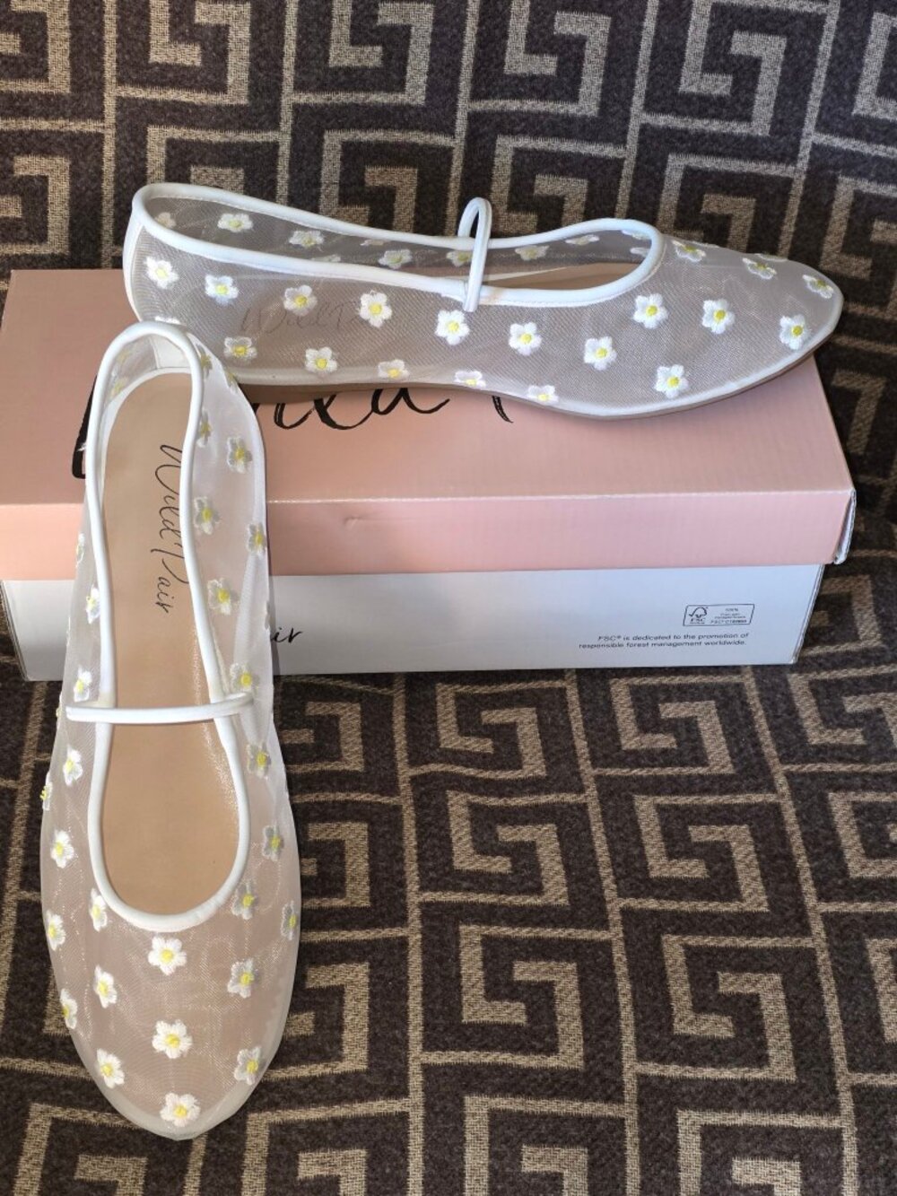 Wild Pair August White Daisy Mesh Mary Jane Flats 8.5 New